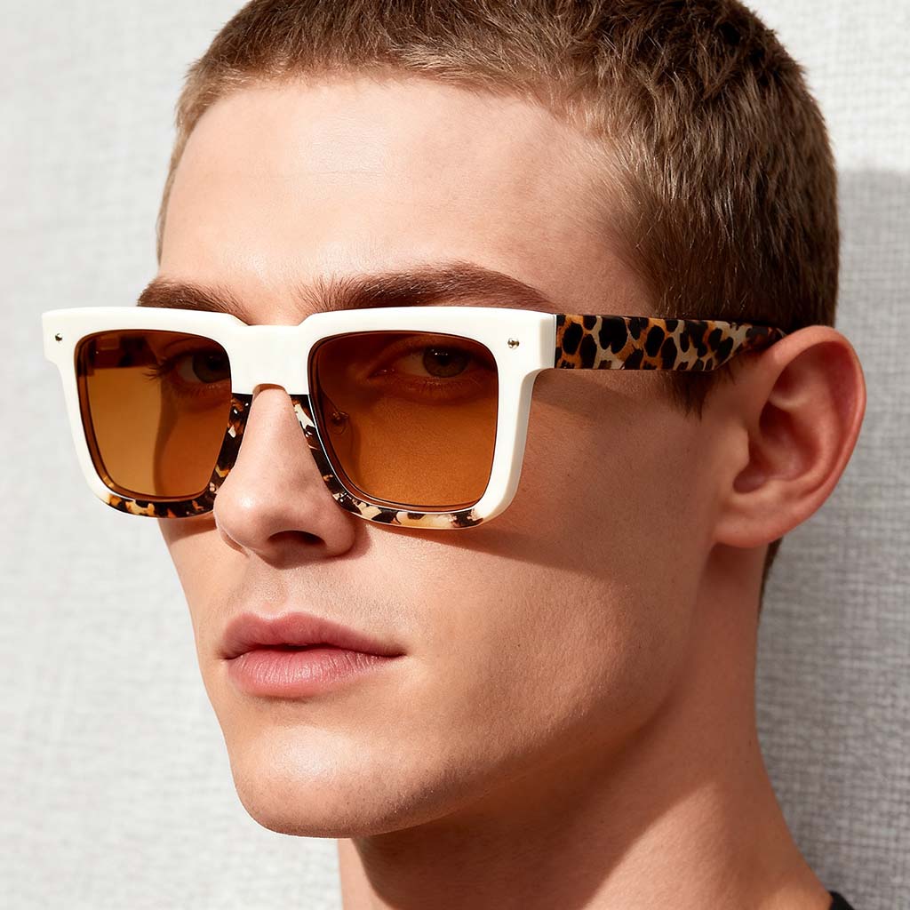 Sophisticated Square Sunglasses with Exquisite Tortoiseshell Pattern Detailing