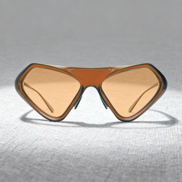 Avant garde cat eye shaped sunglasses