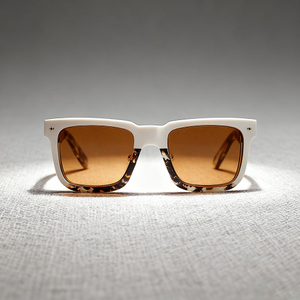 Sophisticated Square Sunglasses with Exquisite Tortoiseshell Pattern Detailing