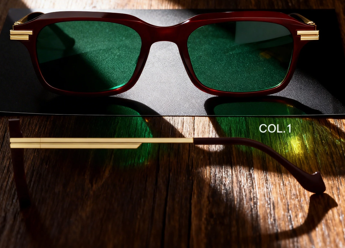 Acetic acid sunglasses. We mix and match colors to create a soft effect. This design features a very bold color scheme, giving the sunglasses a vibrant and bright effect/a sunny and passionate one. It