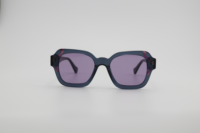 Acetic acid sunglasses. We mix and match colors to create a soft effect. This design features a very bold color scheme, giving the sunglasses a vibrant and bright effect/a sunny and passionate one. It